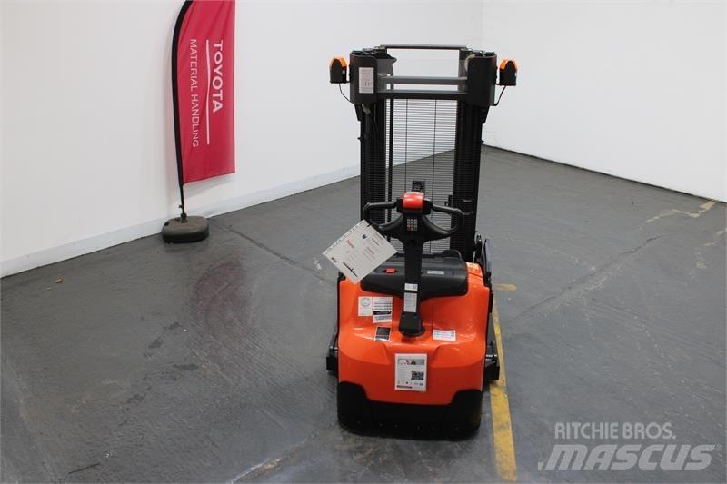 BT SWE140S 行走控制式堆積機