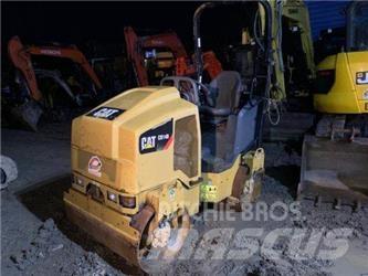 CAT CB14B 雙輪滾壓機