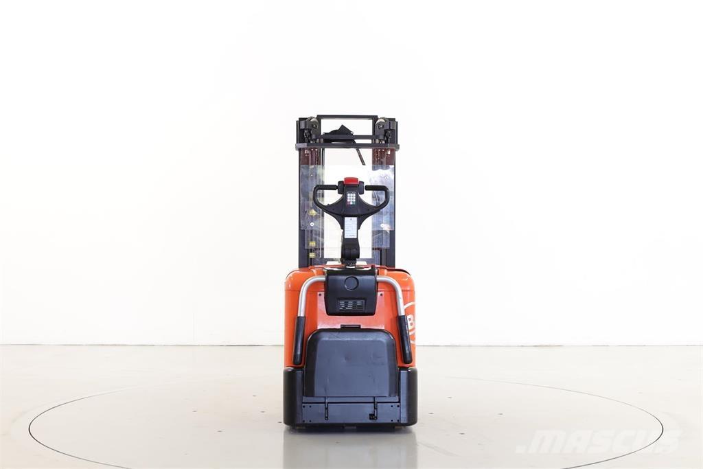 BT SPE125 行走控制式堆積機