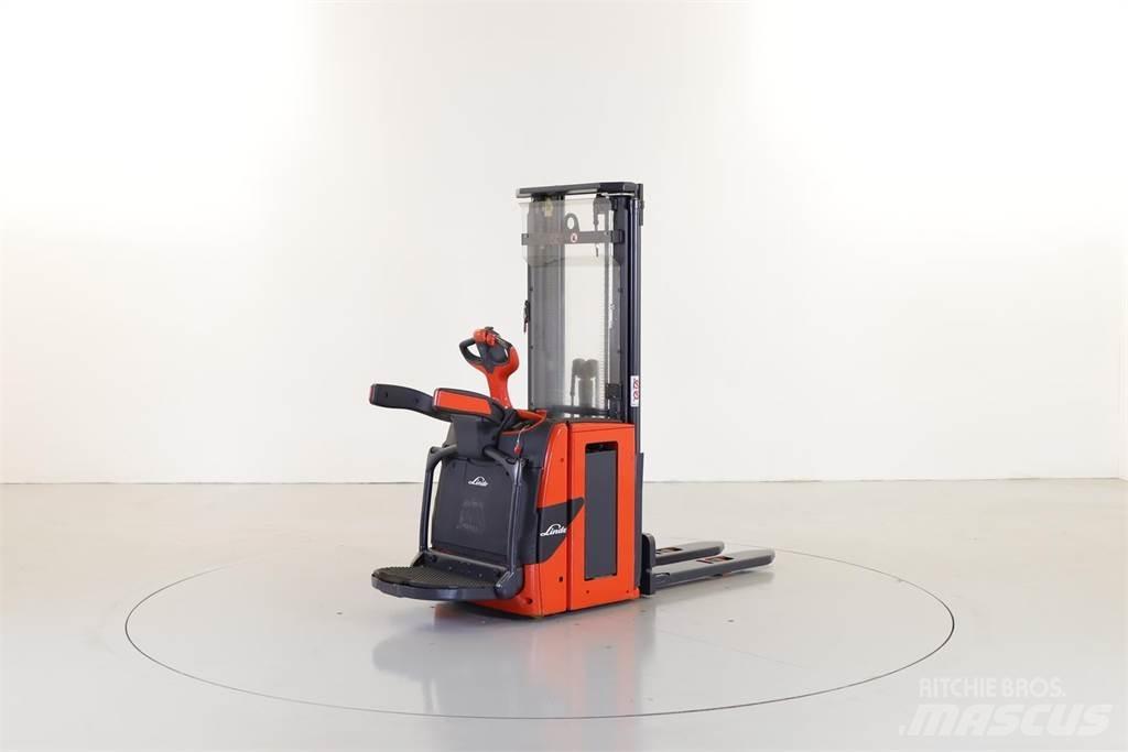 Linde L16 AP 自走式堆積機