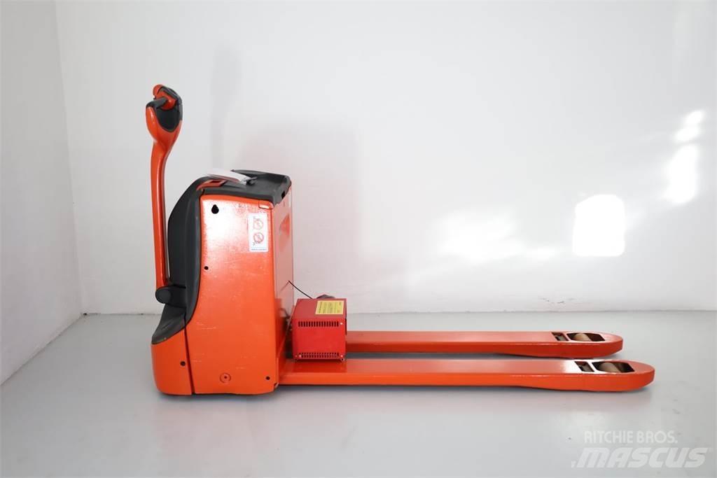 Linde T-18 低架升降機