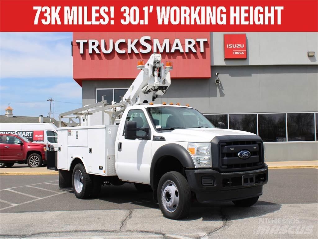 Ford F450 卡車裝載高空作業車