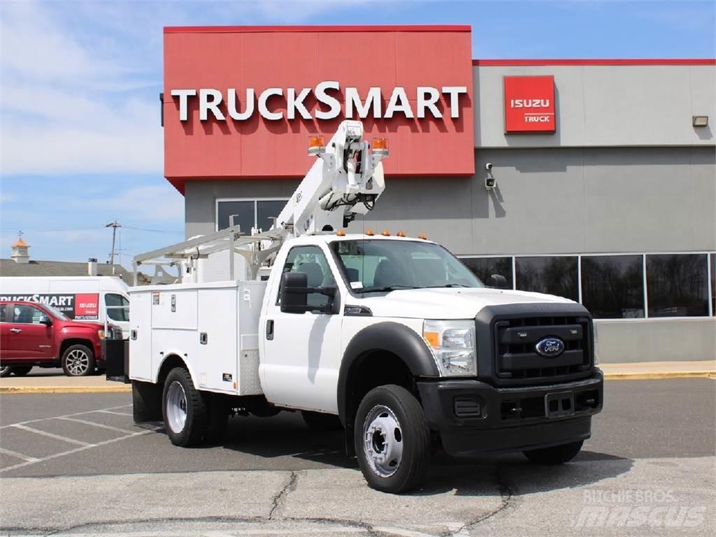 Ford F450 卡車裝載高空作業車