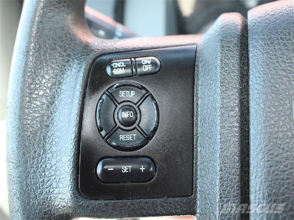 Ford F450 卡車裝載高空作業車