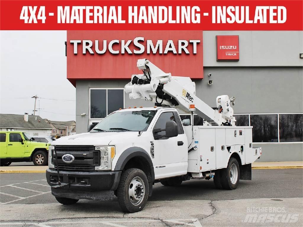 Ford F550 卡車裝載高空作業車