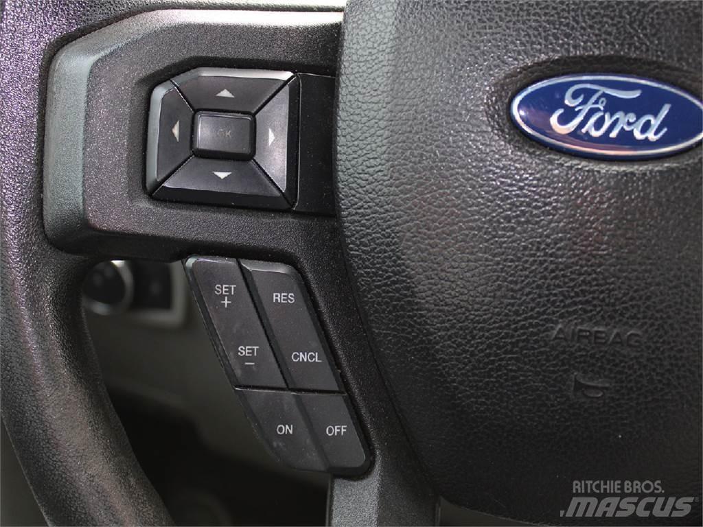 Ford F550 卡車裝載高空作業車