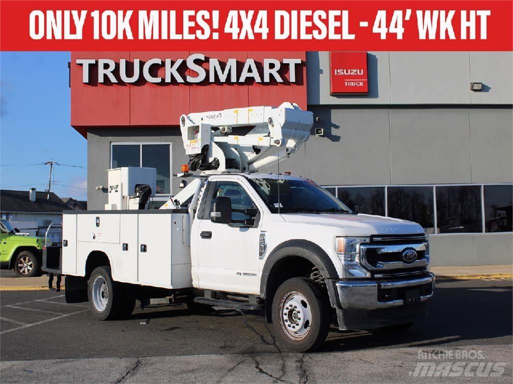 Ford F550 卡車裝載高空作業車