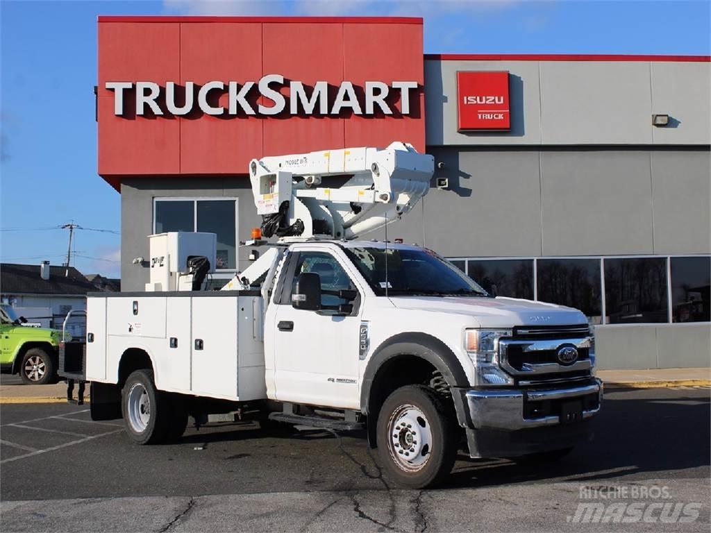 Ford F550 卡車裝載高空作業車