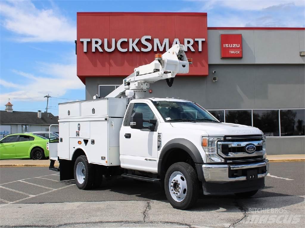 Ford F550 卡車裝載高空作業車