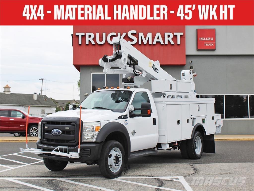 Ford F550 卡車裝載高空作業車