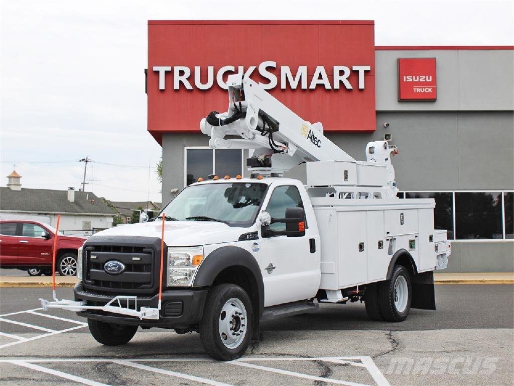 Ford F550 卡車裝載高空作業車