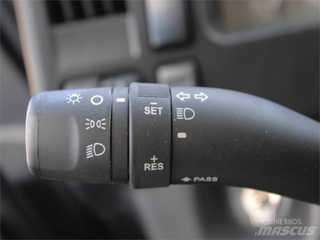 Isuzu FTR 貨箱式卡車