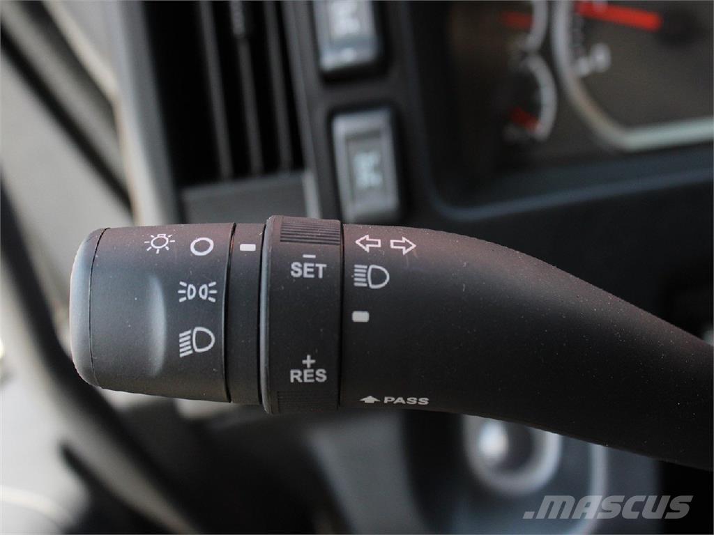 Isuzu FVR 貨櫃框架卡車