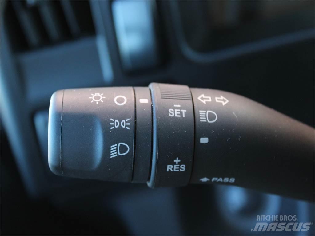 Isuzu NPR-HD 貨箱式卡車