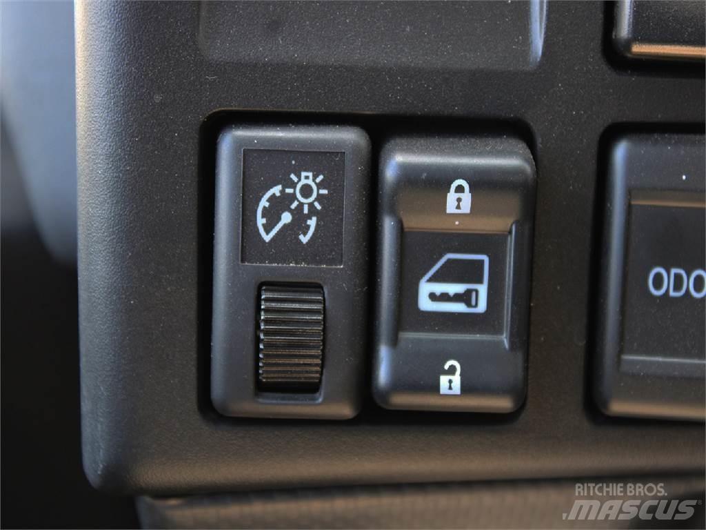 Isuzu NPR-HD 貨櫃框架卡車