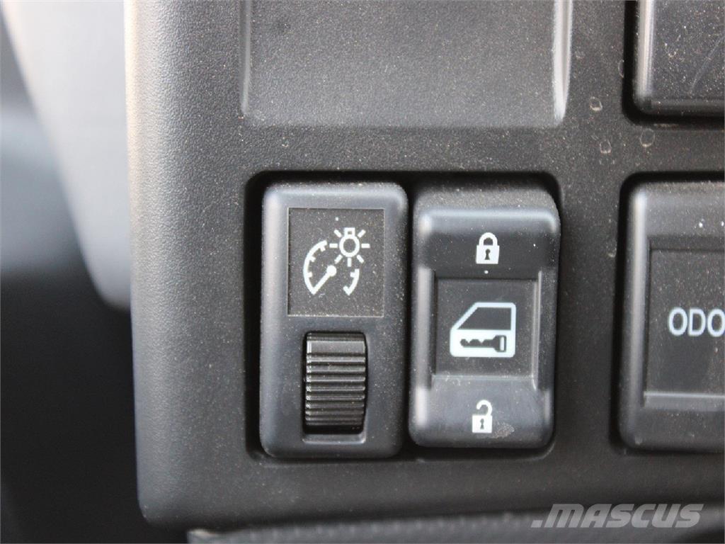 Isuzu NPR-HD 貨櫃框架卡車