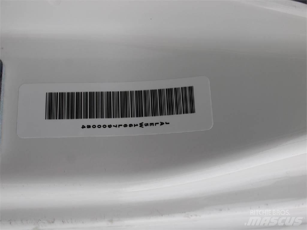 Isuzu NQR 貨箱式卡車