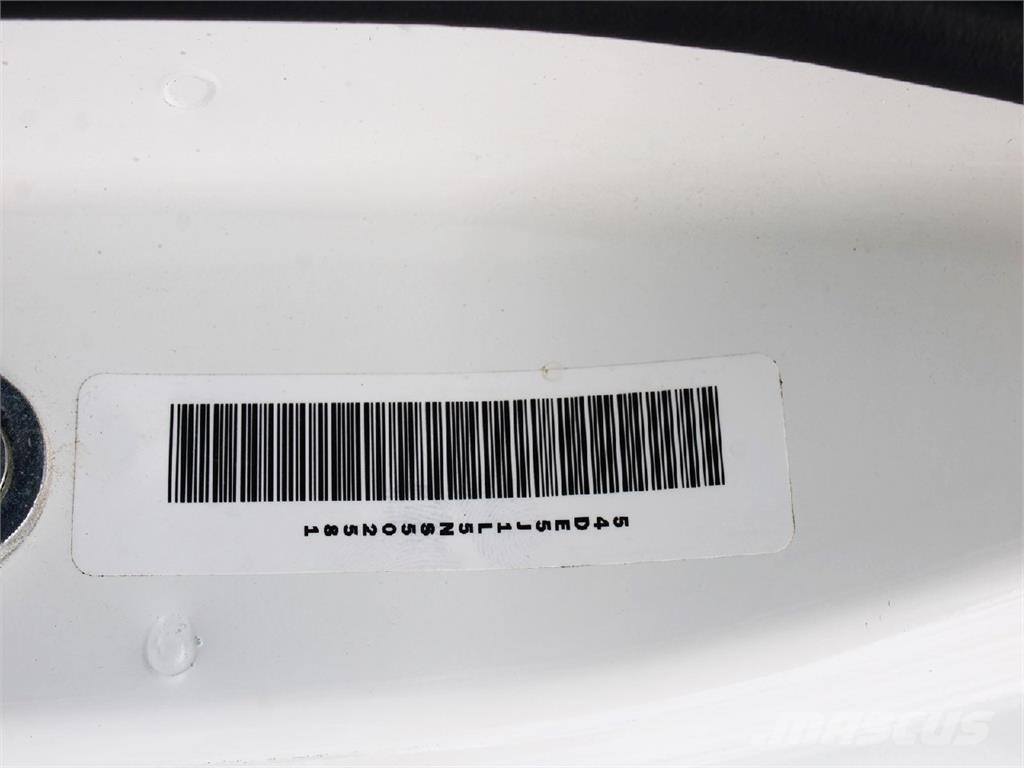 Isuzu NQR 貨櫃框架卡車