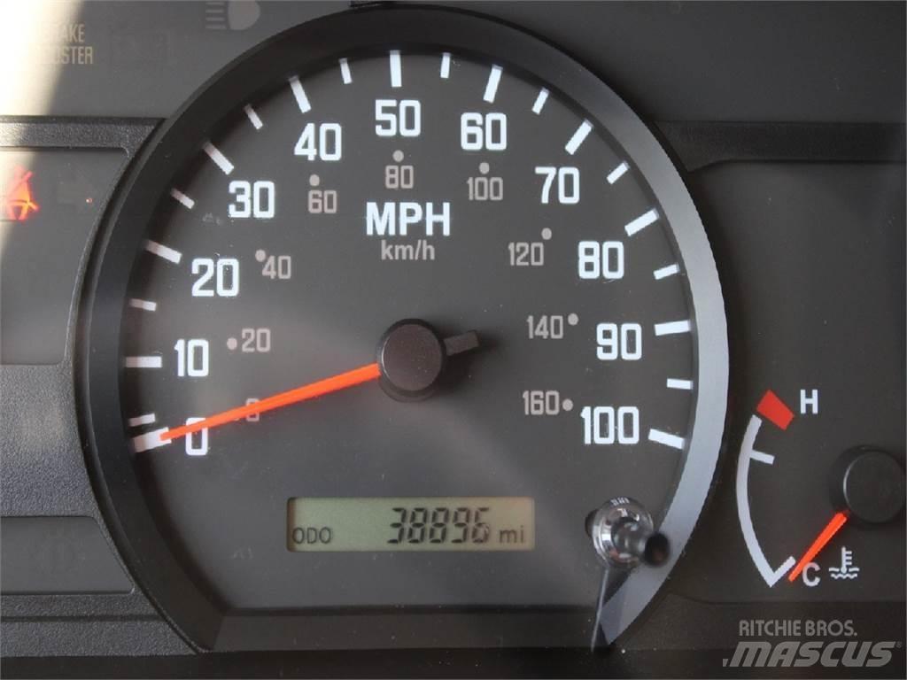 Isuzu NRR 貨箱式卡車