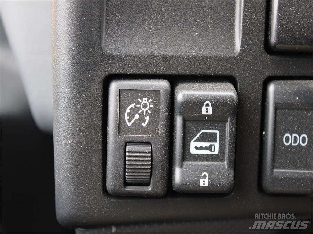Isuzu NRR 起重可拆卸式卡車