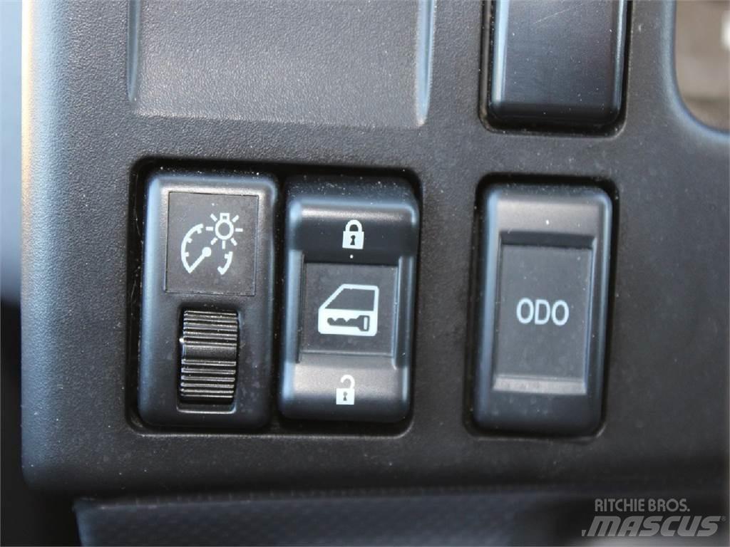 Isuzu NRR 傾卸式卡車