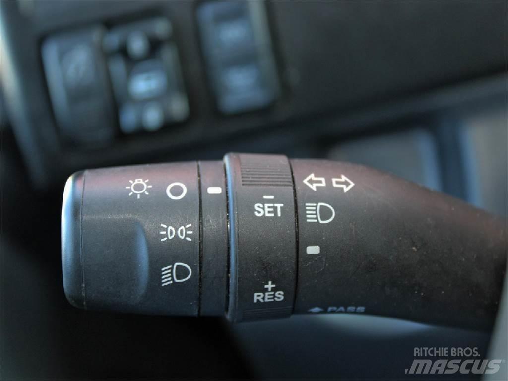Isuzu NRR 貨箱式卡車