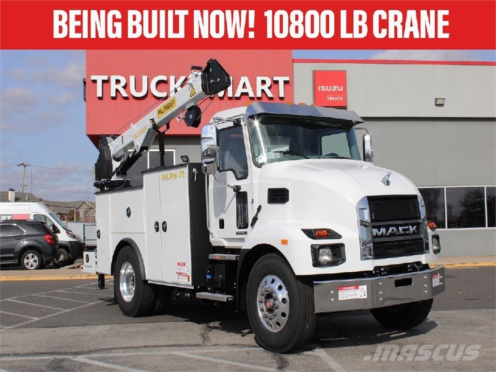 Mack MD6 起重機卡車