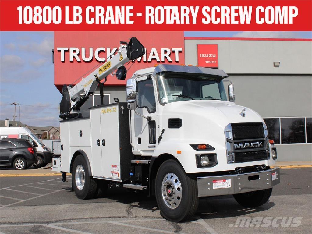 Mack MD6 起重機卡車