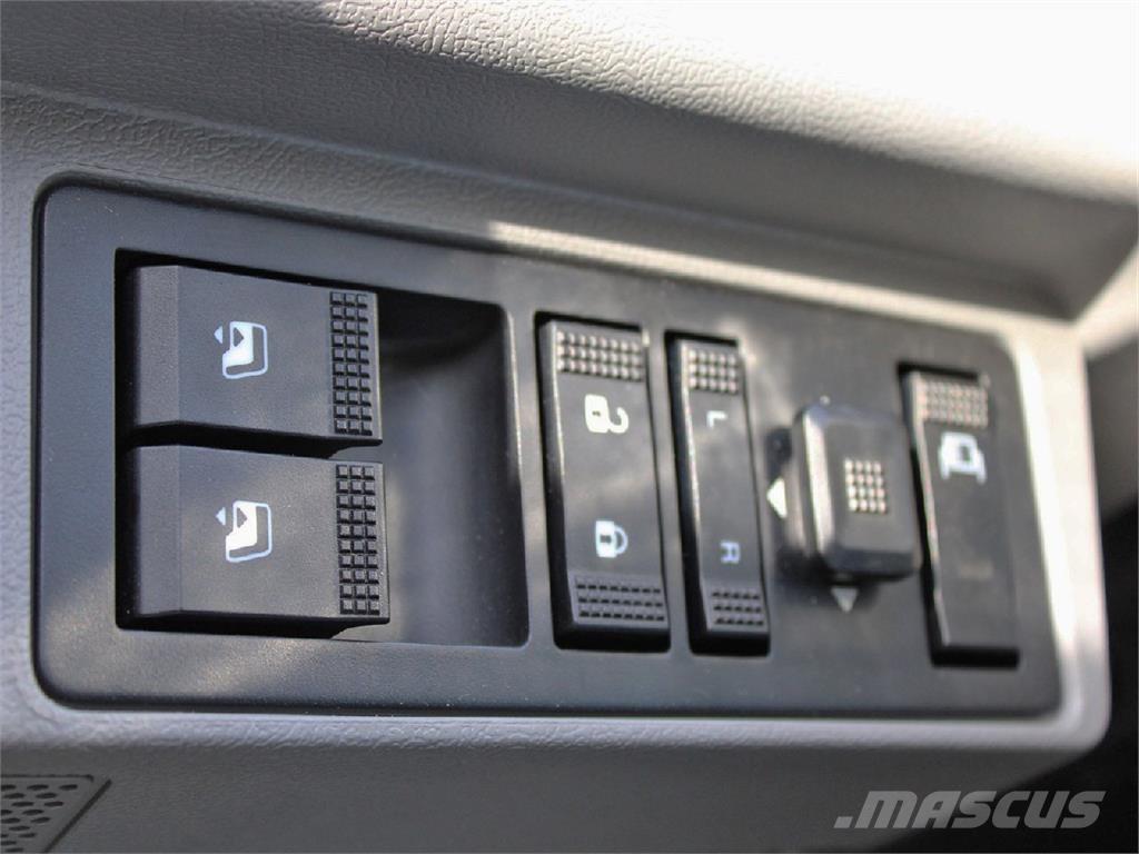 Mack MD6 起重機卡車