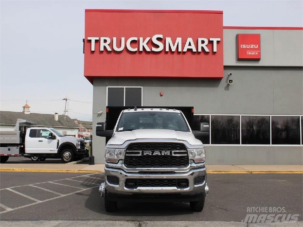 RAM 3500 平板式/側卸式卡車