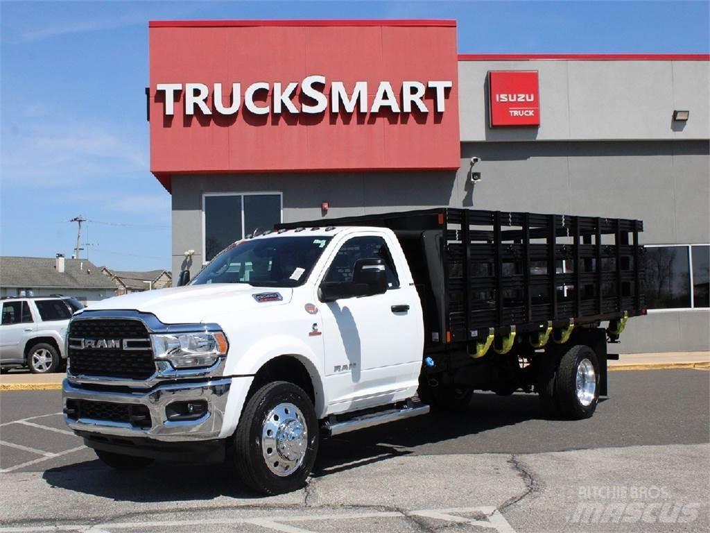 RAM 5500 平板式/側卸式卡車