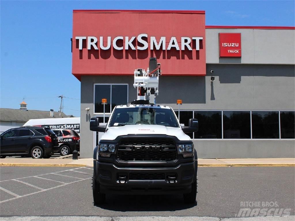 RAM 5500 卡車裝載高空作業車