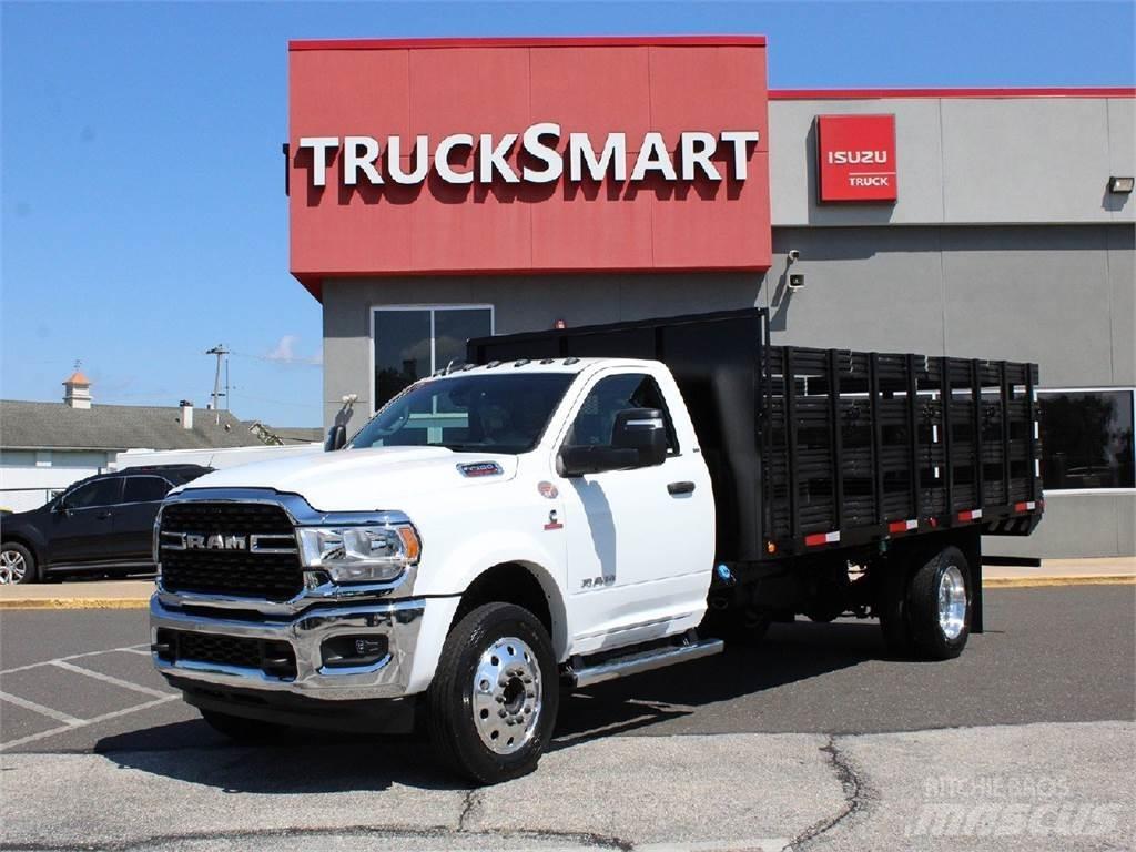 RAM 5500 平板式/側卸式卡車