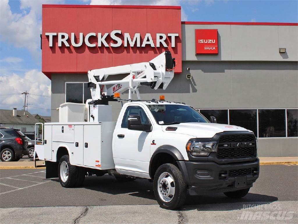 RAM 5500 卡車裝載高空作業車