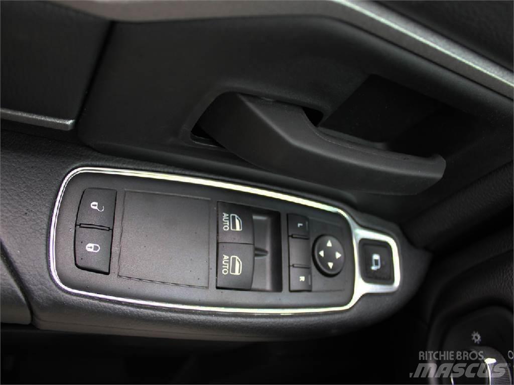 RAM 5500 卡車裝載高空作業車