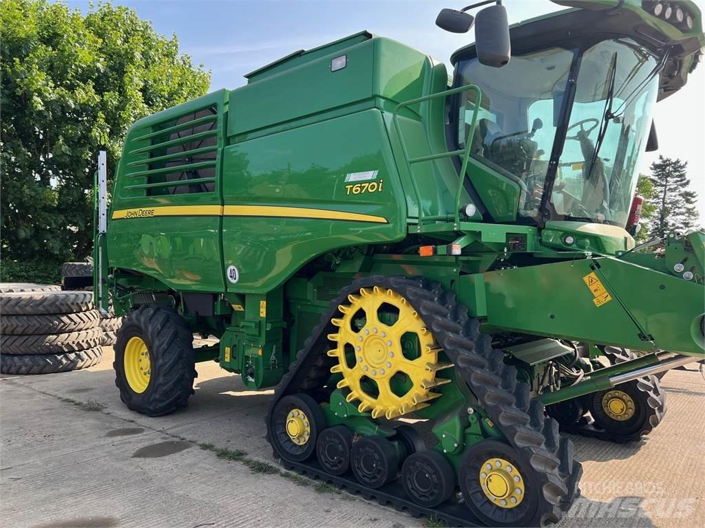 John Deere T670I 聯合收穫機