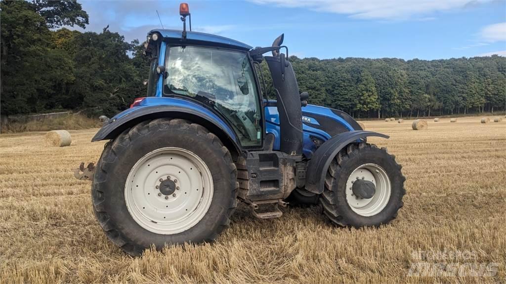 Valtra T214V 曳引機