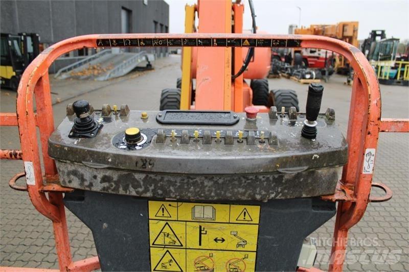 JLG 800AJ 曲臂高空作業車