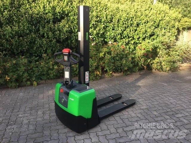 Cesab S110 行走控制式堆積機