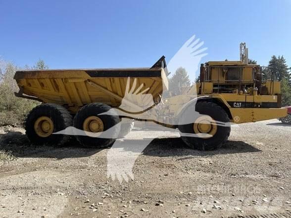 CAT D400D 鉸接式起吊車