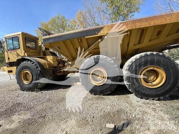 CAT D400D 鉸接式起吊車