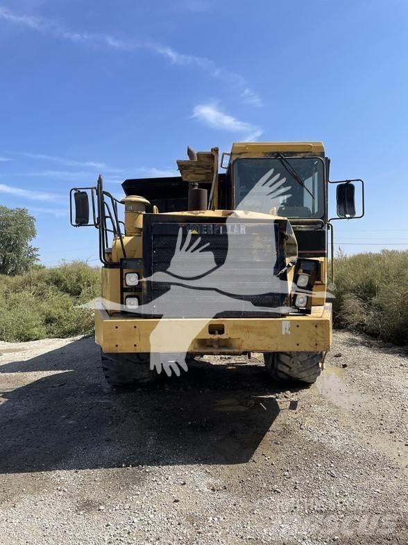 CAT D400D 鉸接式起吊車