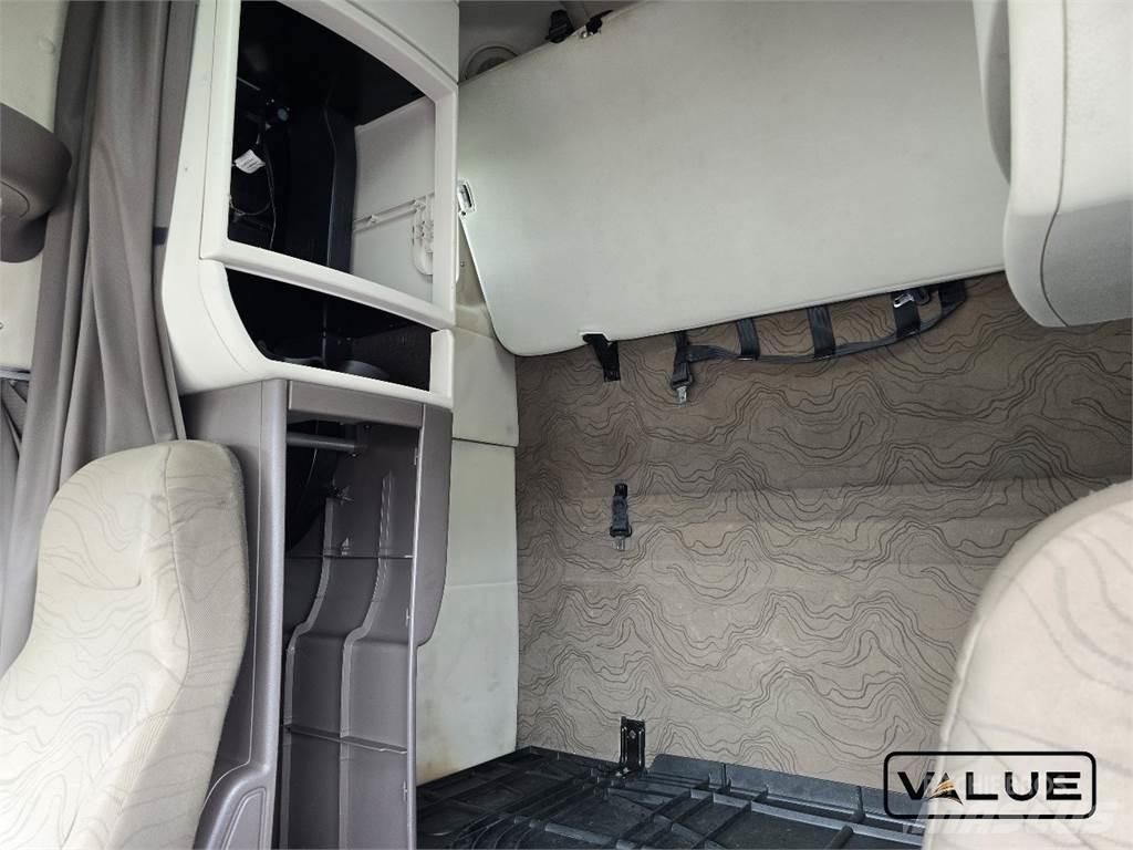 Volvo VNL670 曳引機組件