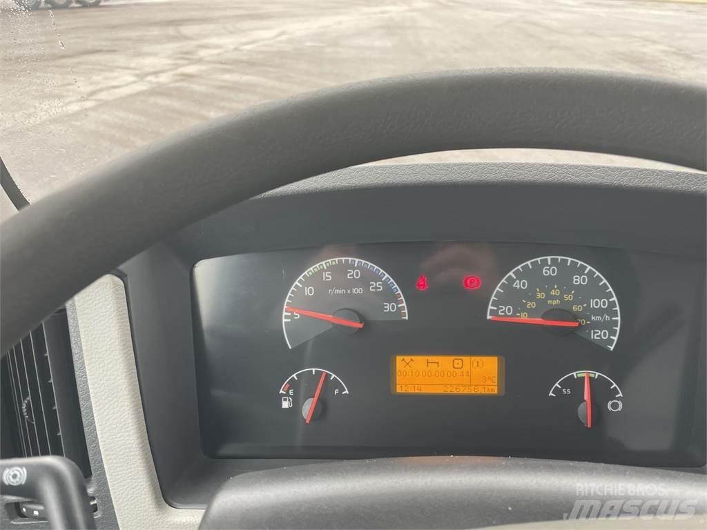 Volvo FE 250 貨箱式卡車