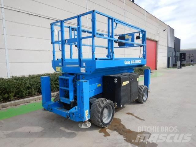 Genie GS3369DC 剪式升降機