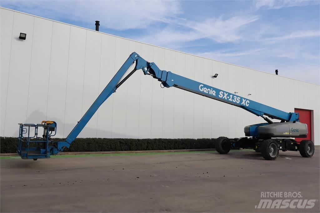 Genie SX135XC 伸縮臂高空作業車
