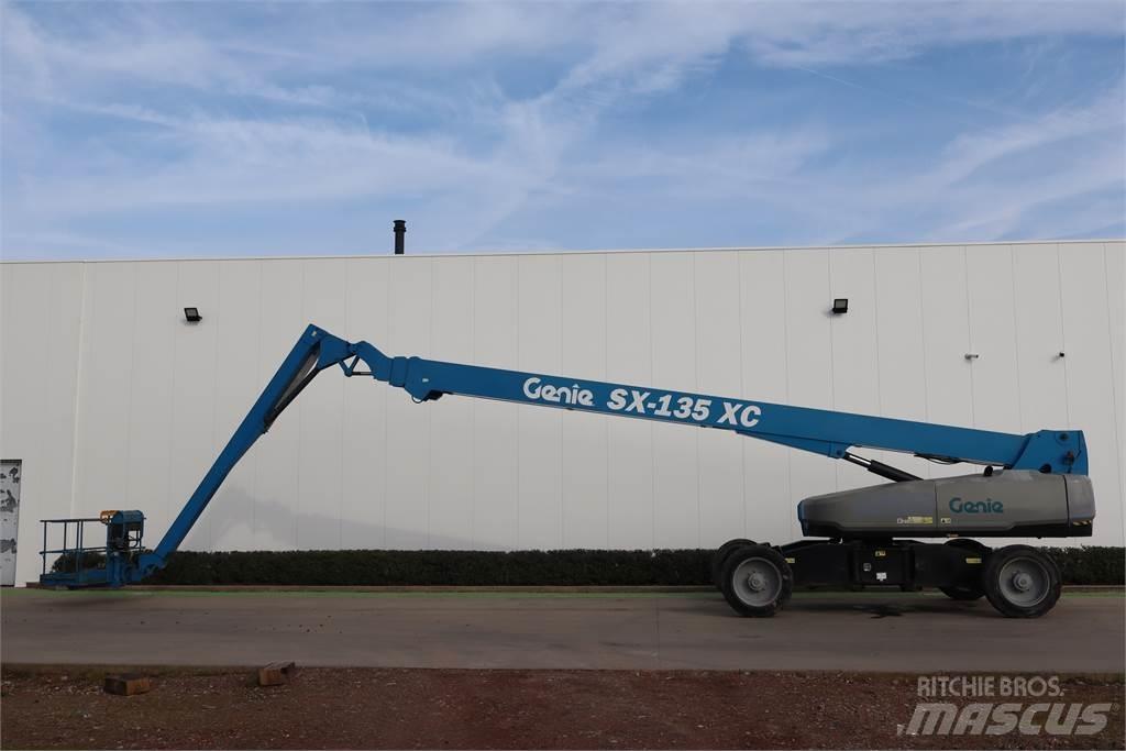 Genie SX135XC 伸縮臂高空作業車