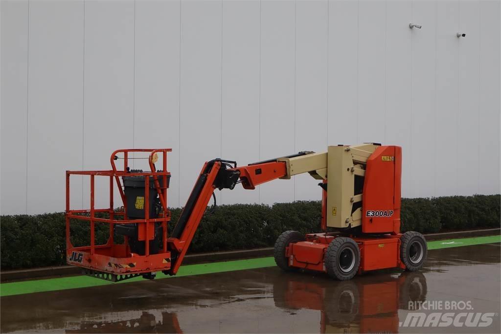 JLG E300AJP 曲臂高空作業車
