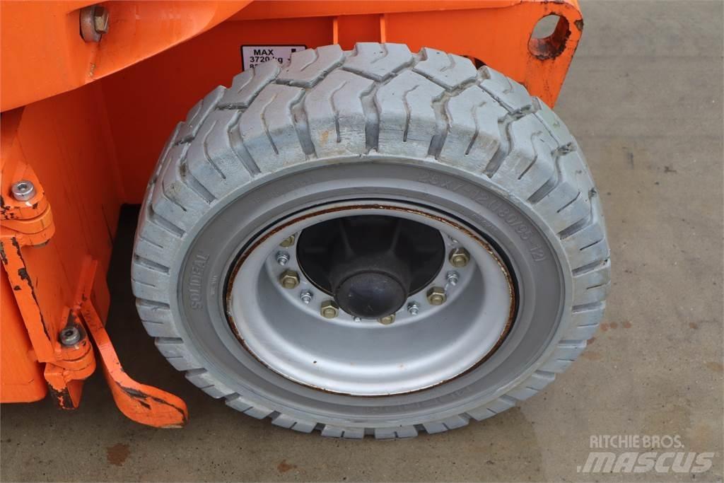 JLG E300AJP 曲臂高空作業車