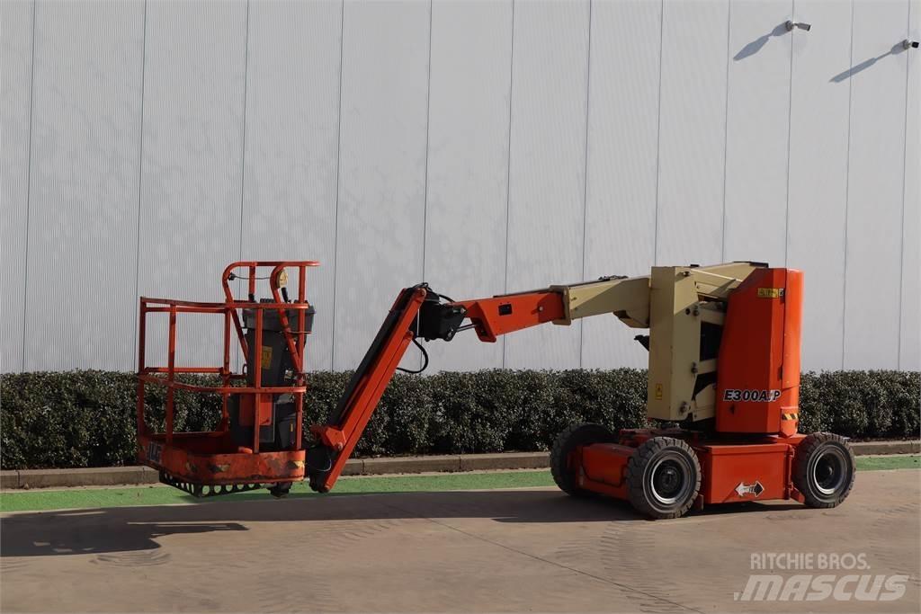 JLG E300AJP 曲臂高空作業車